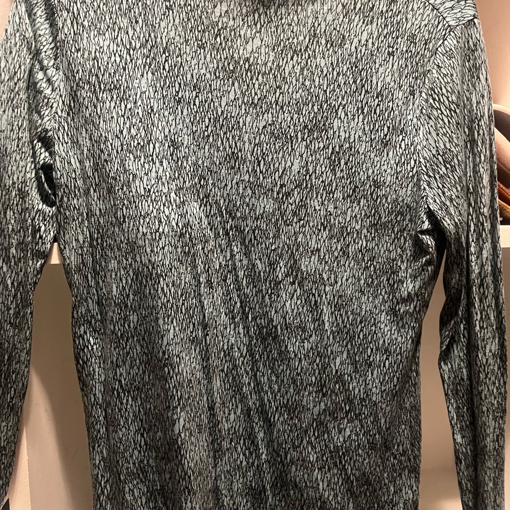 A Classy Chic Boutique Black and Gray Long Sleeve Top